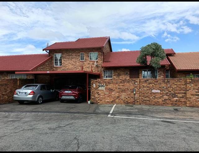 3 BEDROOM TOWNHOUSE FOR SALE IN SOUTH CREST